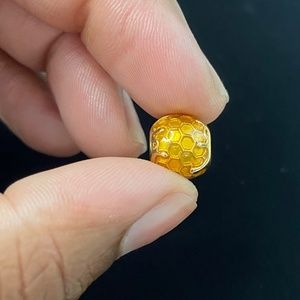 Pandora shine dripping honey comb charm